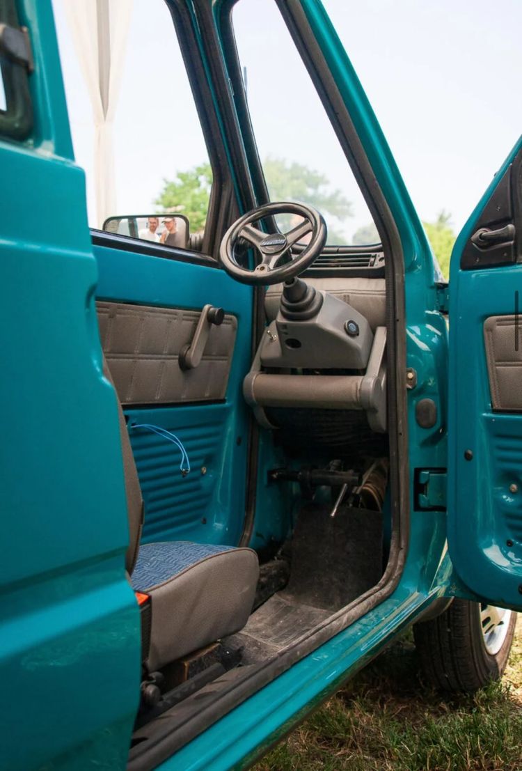 Italiaan komt met geniale oplossing voor fileprobleem: smalste Fiat Panda ooit
