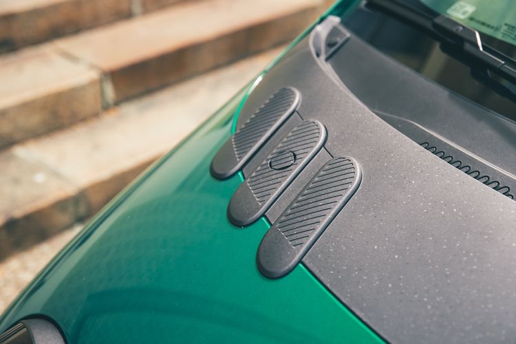 Detail van de groene carrosserie van de Renault Twingo