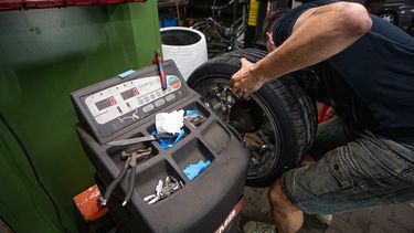 Nissan Skyline Autovisie Garage wielen velgen band banden