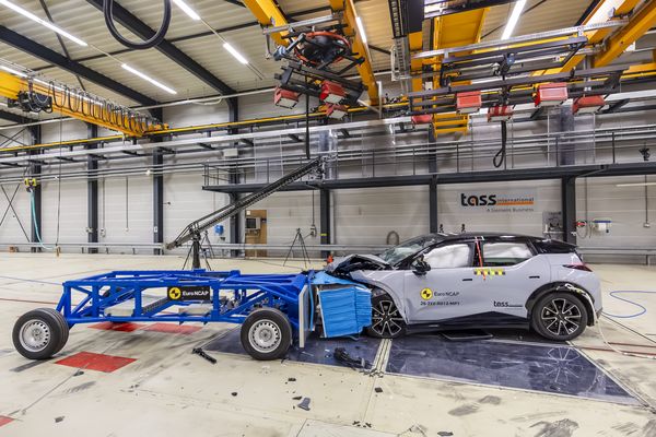 Euro NCAP crashtest dummy reportage autokerkhof crash