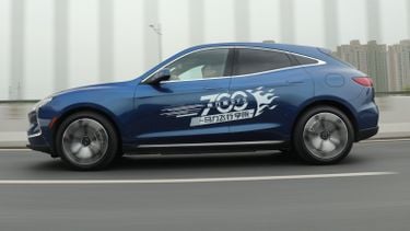 Chinese autofabrikant bedenkt autostoel met ingebouwd toilet: stoppen langs de weg wordt overbodig