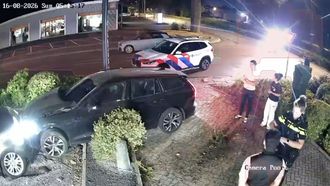 Jonge Apeldoorner ontdekt op harde manier wat onderstuur is: ramt met Volvo V60 een Range Rover