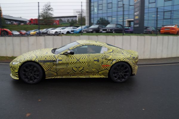 aston martin vantagedsc06800