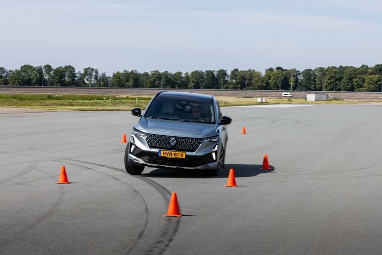 Renault Espace tijdens de uitwijkproef
