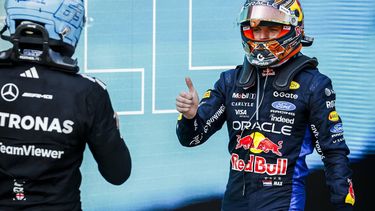 SPIELBERG - Max Verstappen (Red Bull Racing) feliciteert George Russell (Mercedes) na het winnen van de Grote Prijs van Oostenrijk. SEM VAN DER WAL / ANP