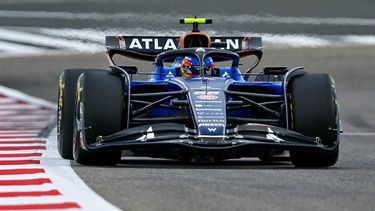 Williams' Spanish driver Carlos Sainz drives during the second day of the Formula One pre-season testing at the Bahrain International Circuit in Sakhir on February 27, 2025. 
Giuseppe CACACE / AFP