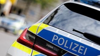 Politie houdt 52-jarige bestuurder aan die nog 13 (!) anderen in zijn BMW vervoert