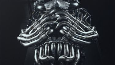 De Tomaso laat een nieuwe 900 pk-V12 zien met onwerkelijk uitlaatsysteem