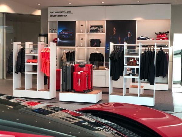 shop Porsche Rotterdam showroom