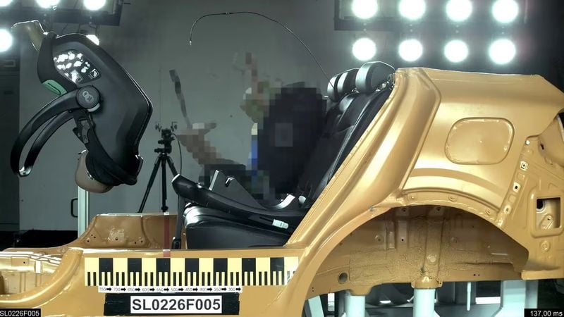 ANWB waarschuwt voor 8 gevaarlijke autostoeltjes: “Gebruik deze niet”