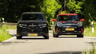 Alfa Romeo Junior Veloce vs. Mini Aceman JCW: worden liefhebbers hier écht warm van?