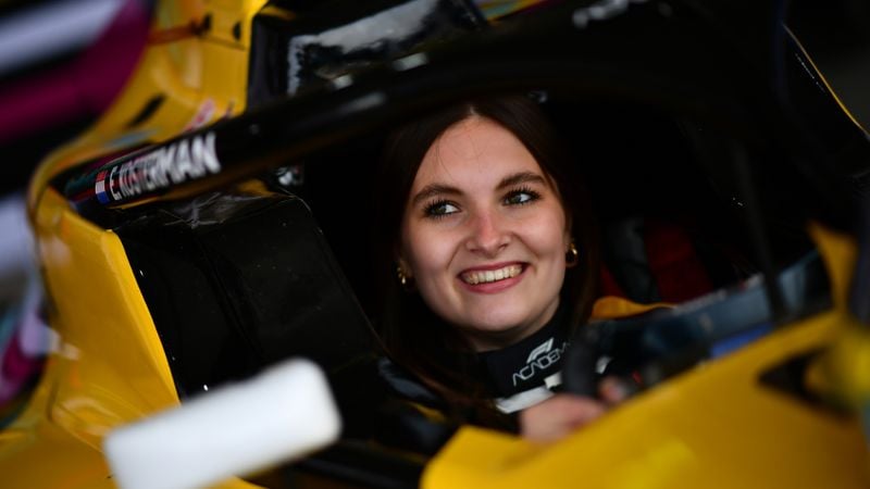 Max Verstappen niet enige Nederlander tijdens F1 Shanghai: Esmee (20) – “Ontevreden als ik niet win”