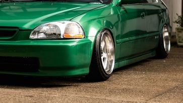 band banden autoband autobanden brandstof vuur explosie truc trucje oppompen monteren remreiniger