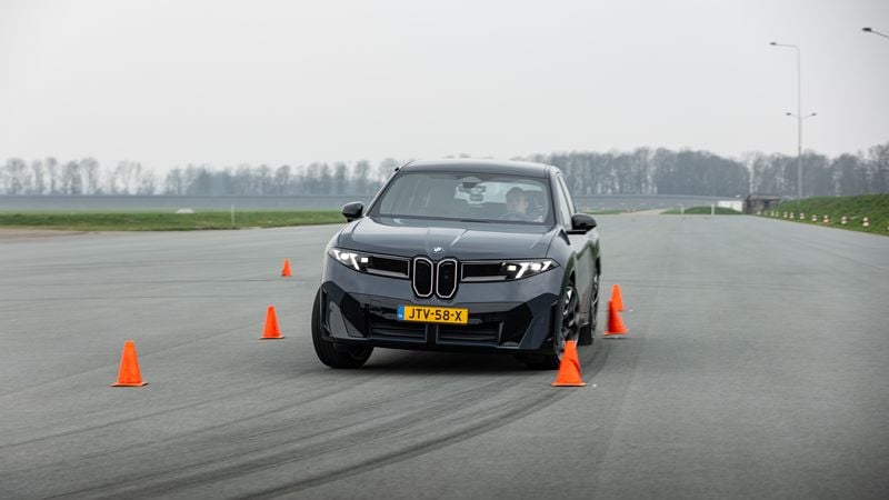 BMW iX3: exterieur in beeld