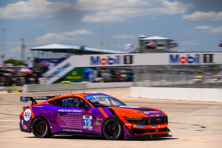 Ford Mustang GT4 tijdens de Michelin Pilot Challenge op Sebring