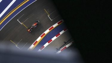 epa12427298 Red Bull Racing driver Max Verstappen of Netherlands drives during a free practice session for the Formula One Singapore Grand Prix in Singapore, 03 October 2025. The 2025 Formula 1 Singapore Grand Prix is held at the Marina Bay Street Circuit on 05 October.  EPA/FAZRY ISMAIL