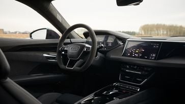 Audi’s supercoupé kost nog maar 30 procent van nieuwprijs, maar hij lijkt een stuk duurder