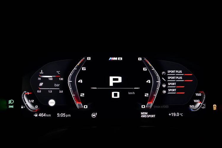 BMW M8 dashboard, tellerfraude, kilometerstand, terugdraaiden
