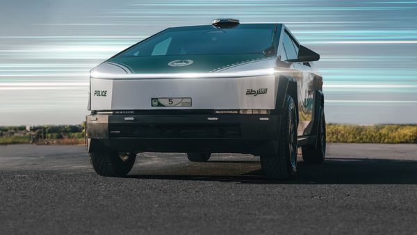 Lelijkste politieauto in dubai is de Tesla Cybertruck