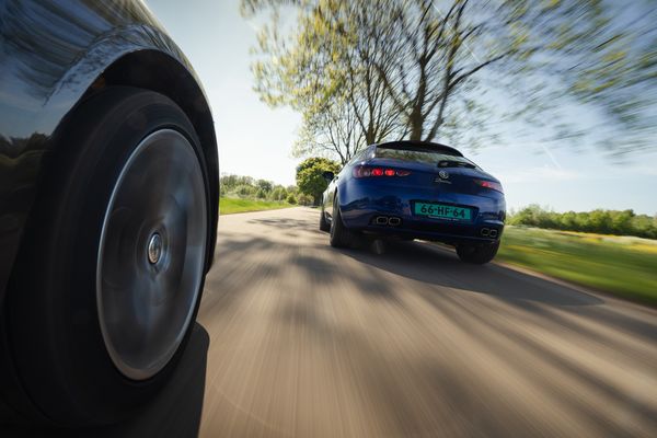 Betaalbare coupé-occasions: Alfa Romeo Brera vs. Volkswagen Scirocco