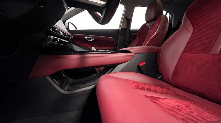 Ineens duikt er een ‘nieuw’ Italiaans merk op met betaalbare crossovers: voormalig Ferrari-ingenieur helpt een handje