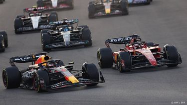 epa10995993 Dutch Formula One driver Max Verstappen of Red Bull Racing (L) and Monaco's Charles Leclerc of Scuderia Ferrari (R) lead the pack into turn 1 during the start of the Formula 1 Abu Dhabi Grand Prix in Abu Dhabi, United Arab Emirates, 26 November 2023.  EPA/ALI HAIDER