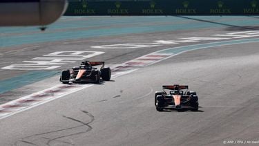 epa11767849 McLaren driver Lando Norris (R) of Britain and McLaren young driver Patricio O'Ward of Mexico in action during the Formula One post-season test session at the Yas Marina Circuit racetrack in Abu Dhabi, United Arab Emirates, 10 December 2024.  EPA/ALI HAIDER