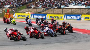 epa11241368 Riders in action during the MotoGP race of the Motorcycling Grand Prix of Portugal, in Portimao, Portugal, 24 March 2024.  EPA/JOSE SENA GOULAO