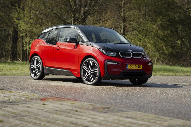 Ben je op zoek naar een leuke elektrische occasion die betaalbaar, licht en bijzonder is? Dan ben je bij de BMW i3 aan het juiste adres.