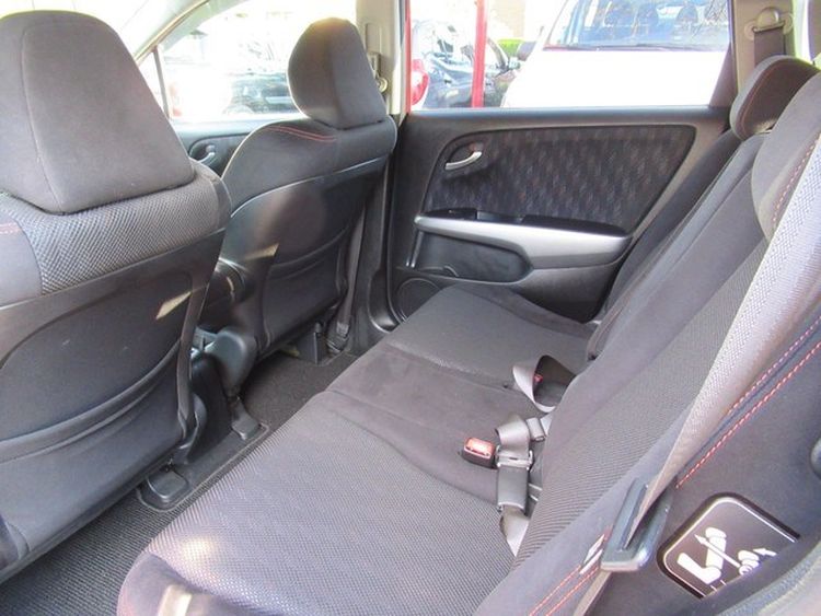 Deze zevenzits JDM-auto is nu een betaalbare occasion