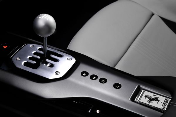 Ferrari 12Cilindri Manuale handbak handgeschakelde versnellingsbak automaat transmissie