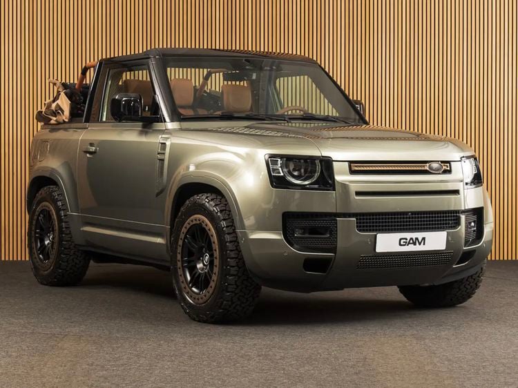 Land Rover Defender 90 P425 X Valiance Convertible occasion Niels van Roij Heritage Customs