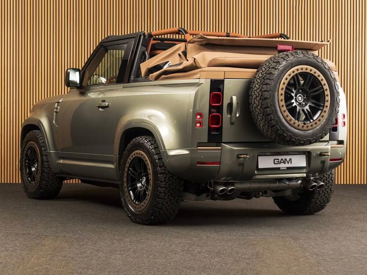 Land Rover Defender 90 P425 X Valiance Convertible occasion Niels van Roij Heritage Customs