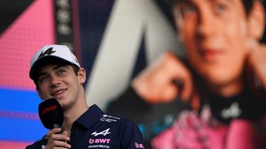 epa12462968 Alpine driver Franco Colapinto of Argentina talks during a Q&A before the start of the Sprint race and Qualifying of the Formula 1 United States Grand Prix, in Austin, Texas, USA, 18 October 2025.  EPA/DUSTIN SAFRANEK