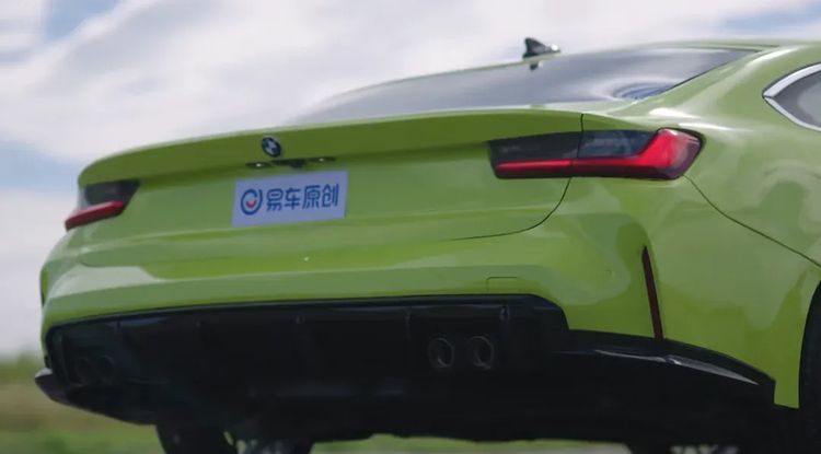 Geen AI of Photoshop: deze BMW M3² is 3 meter breed