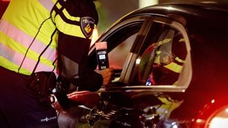 Je kunt nu al strafpunten krijgen op je rijbewijs: dit is wanneer je het rijbewijs moet inleveren