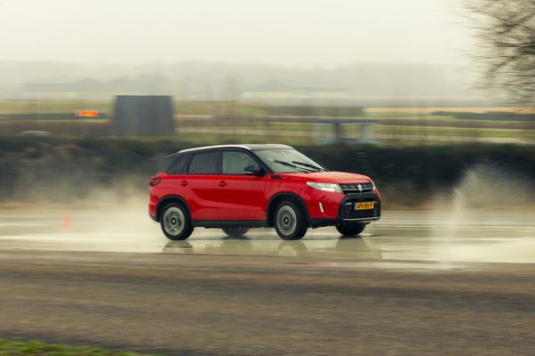 4x4 vierwielaandrijving Dacia Duster Jeep Avenger 4xe Suzuki Vitara Allgrip