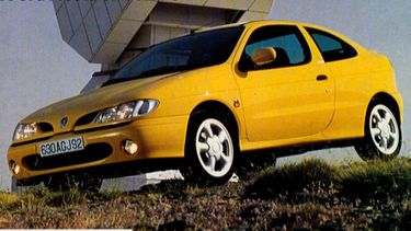 Covermodel: Renault Mégane: tijdloos nineties biodesign