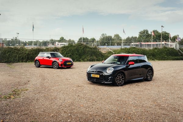 Mini Cooper S Mini Cooper SE EV elektrische auto elektrisch brandstofauto benzine ICE hot hatch slalom race