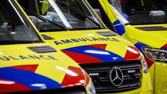 Ambulance, kettinkjes, sneeuwketting, ketting, ziekenwagen, door rood rijden