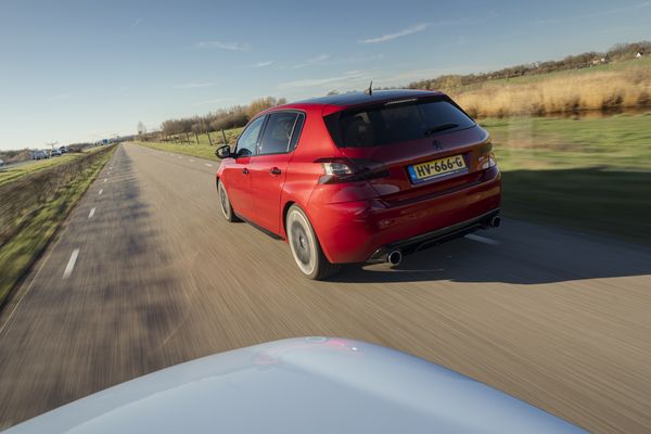 Hyundai i30 N vs. Peugeot 308 GTi hot hatch occasion tweedehands auto THP motor