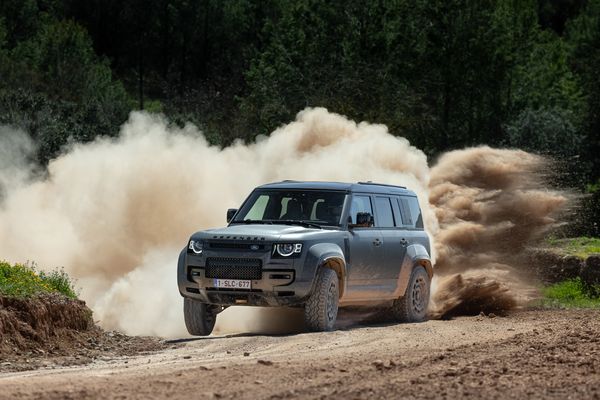 Land Rover Defender Octa offroad 4x4