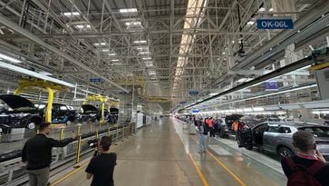 Een kijkje in 's werelds grootste autofabriek: 