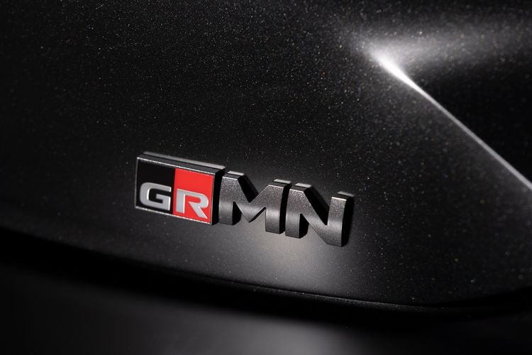 305 pk en geen achterbank: Toyota GRMN Corolla is een rijdende maniak voor iedereen die dun genoeg is