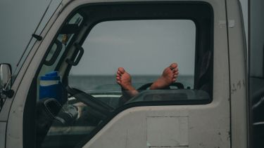 Vrachtwagenchauffeur slaap vermoeidheid