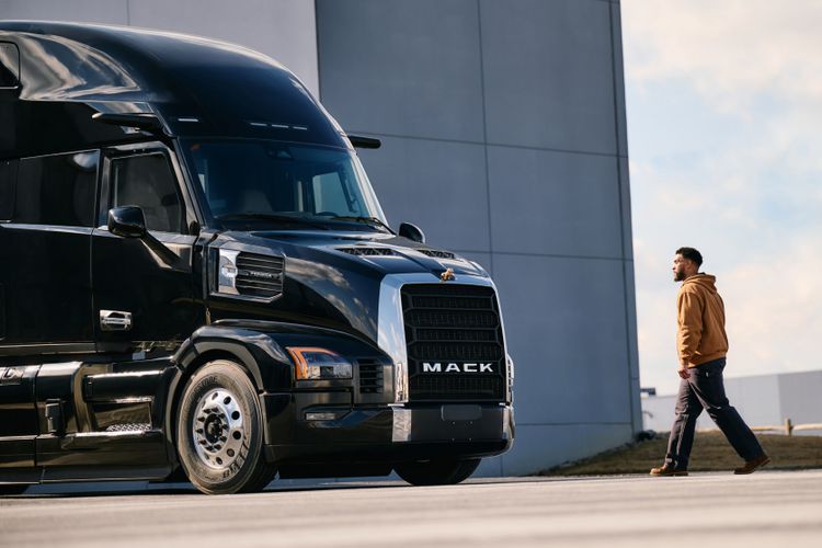 Dit Amerikaanse beest met meer dan 2.600 Nm aan koppel heeft 13-liter Volvo-zescilinder