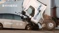 Opmerkelijke crashtest roept boze reacties, is het in scène gezet?