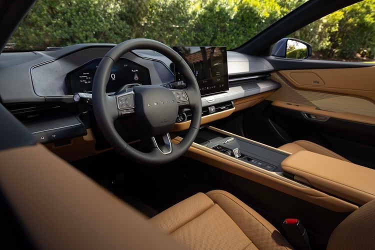 Voor 65.000 euro levert Lexus ES de ruimte van een BMW 7-serie