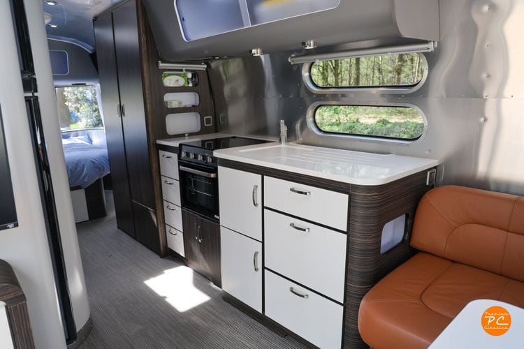 Duurste caravan van Nederland Airstream International 684 occasion tweedehands gebruikt