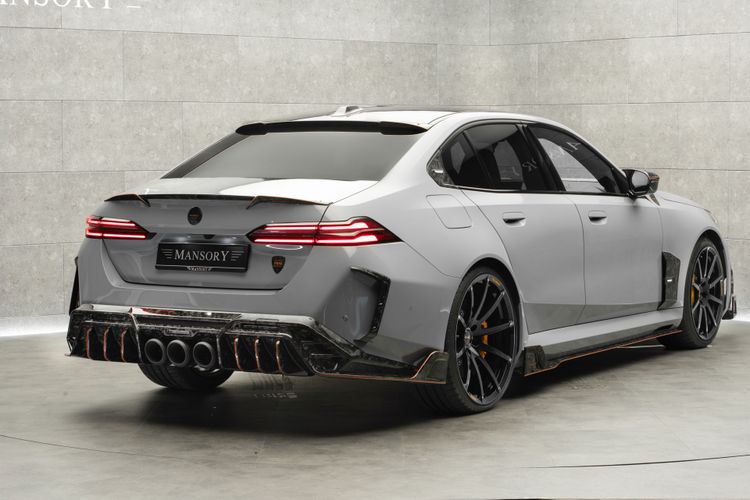 Mansory geeft BMW M5 een Honda Civic-uitlaat